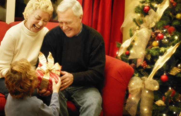 10 Great Holiday Gift Ideas for Seniors