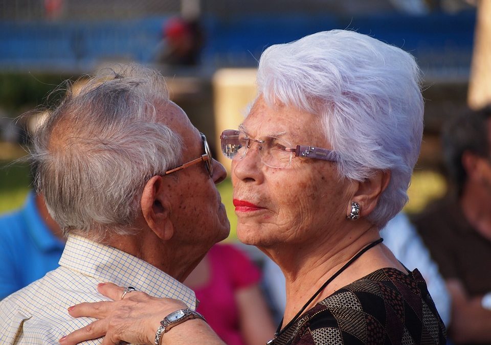 How Do Older Couples Benefit from Being in Assisted Living